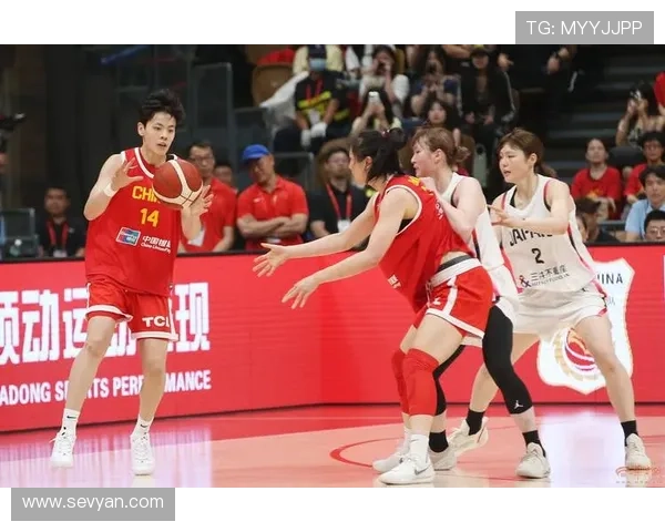 中国篮球联赛迎来新赛季 强队角逐激烈竞争球迷热情高涨 中国篮球联赛迎来新赛季 强队角逐激烈竞争球迷热情高涨