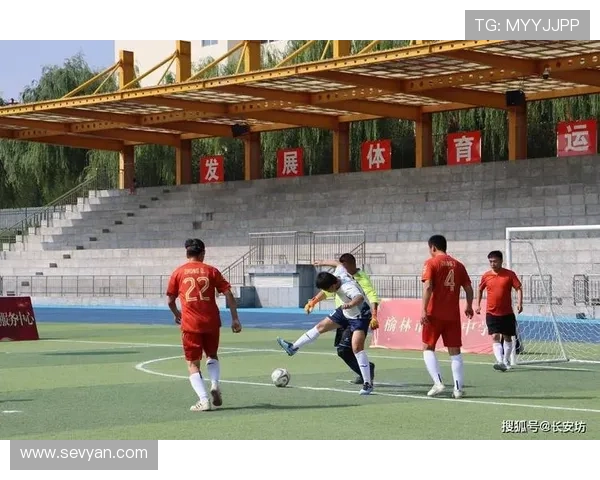 中国足球联赛新赛季火热开战 多支劲旅积极备战力争冠军 中国足球联赛新赛季火热开战 多支劲旅积极备战力争冠军