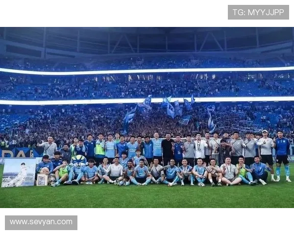 国家队核心归队助力球队逆转夺冠引发球迷热议全场气氛火热不断升 国家队核心归队助力球队逆转夺冠引发球迷热议全场气氛火热不断升