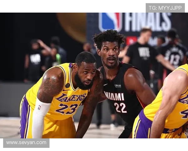 湖人队新赛季目标明确 詹姆斯状态回升助力冲击总冠军