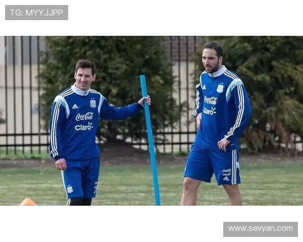 梅西加盟国际米兰，震撼足坛，引发全球球迷热议